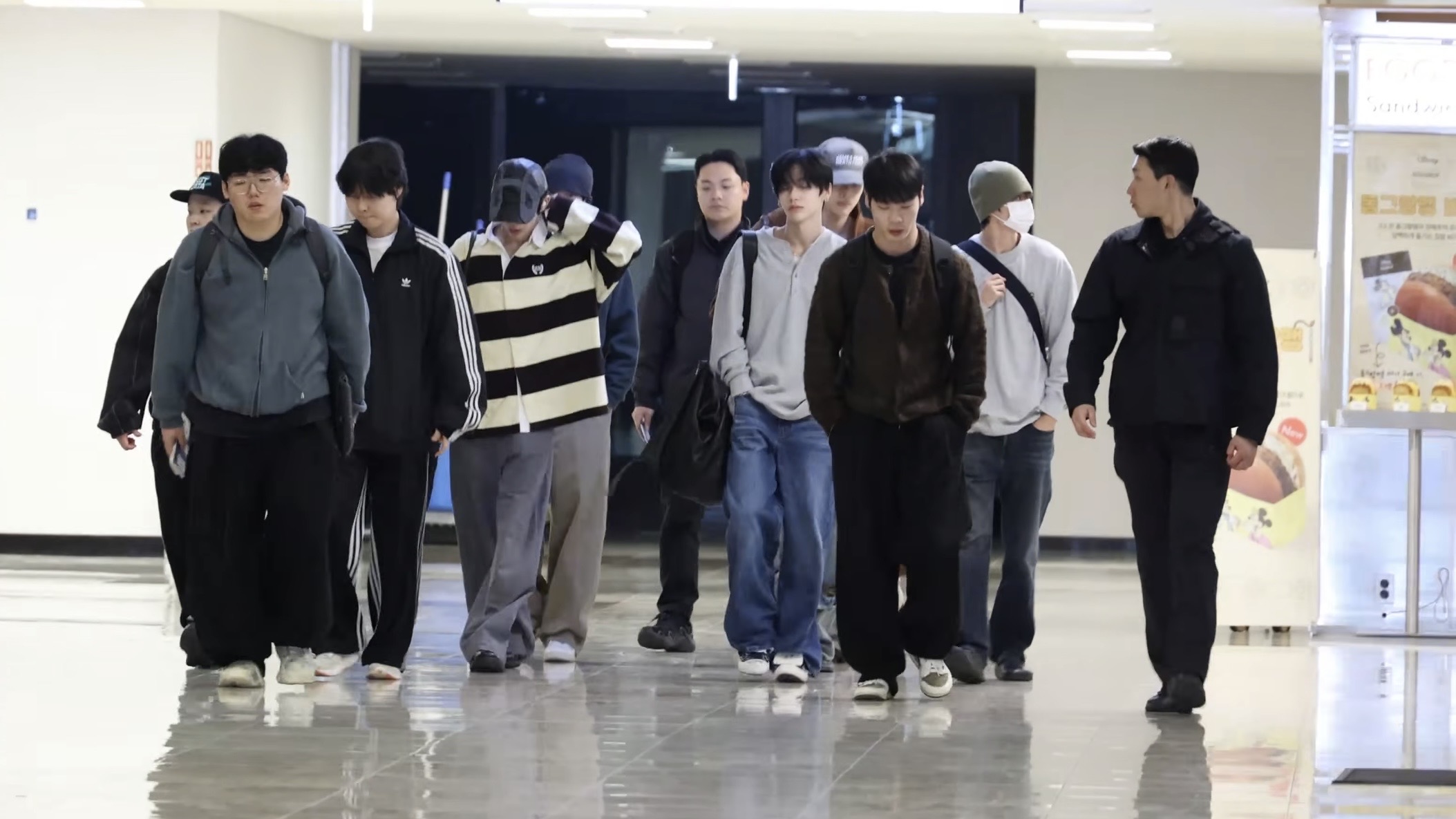 [잡담] 원빈 오늘 왜케 설레지 수업 끝나고 나오는 대학생같음 ㅋㅎ | 인스티즈