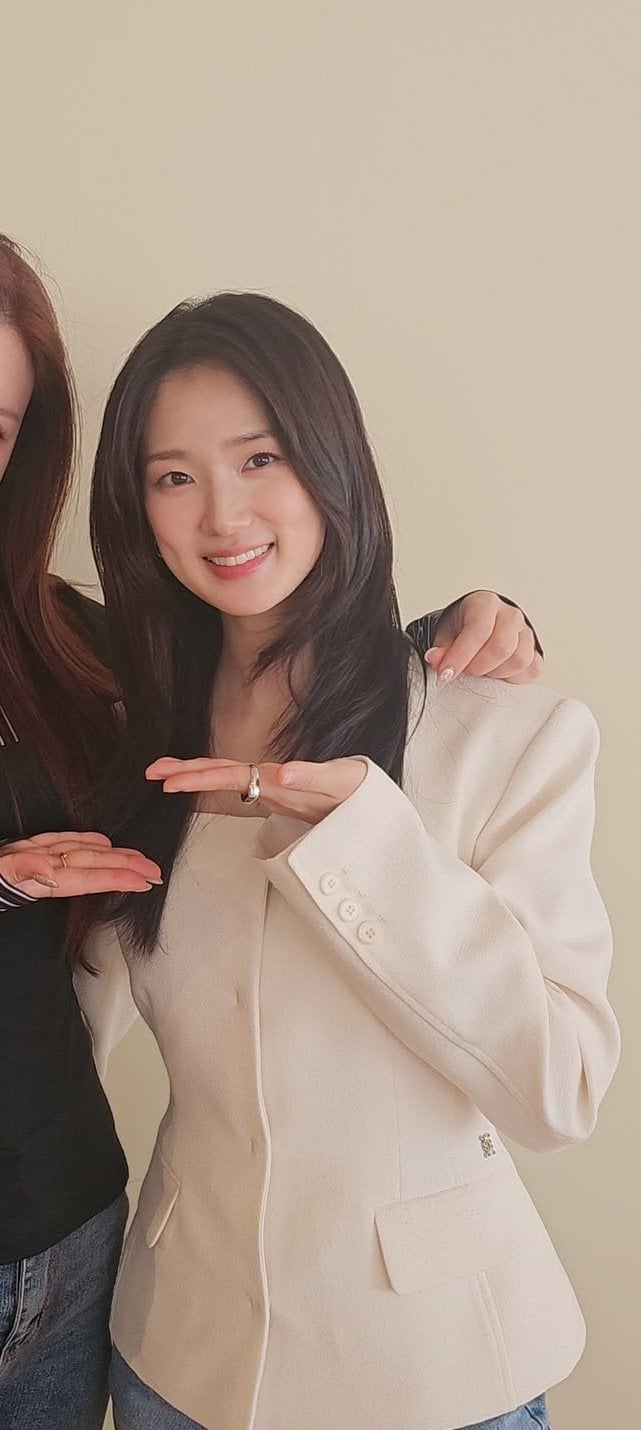 [잡담] 김혜윤 오늘 살목지 라운드 인터뷰 사진 예쁘다 | 인스티즈