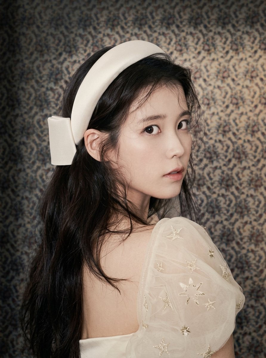 [잡담] 아이유 이거 컬러 버전 진짜 이쁘다 | 인스티즈