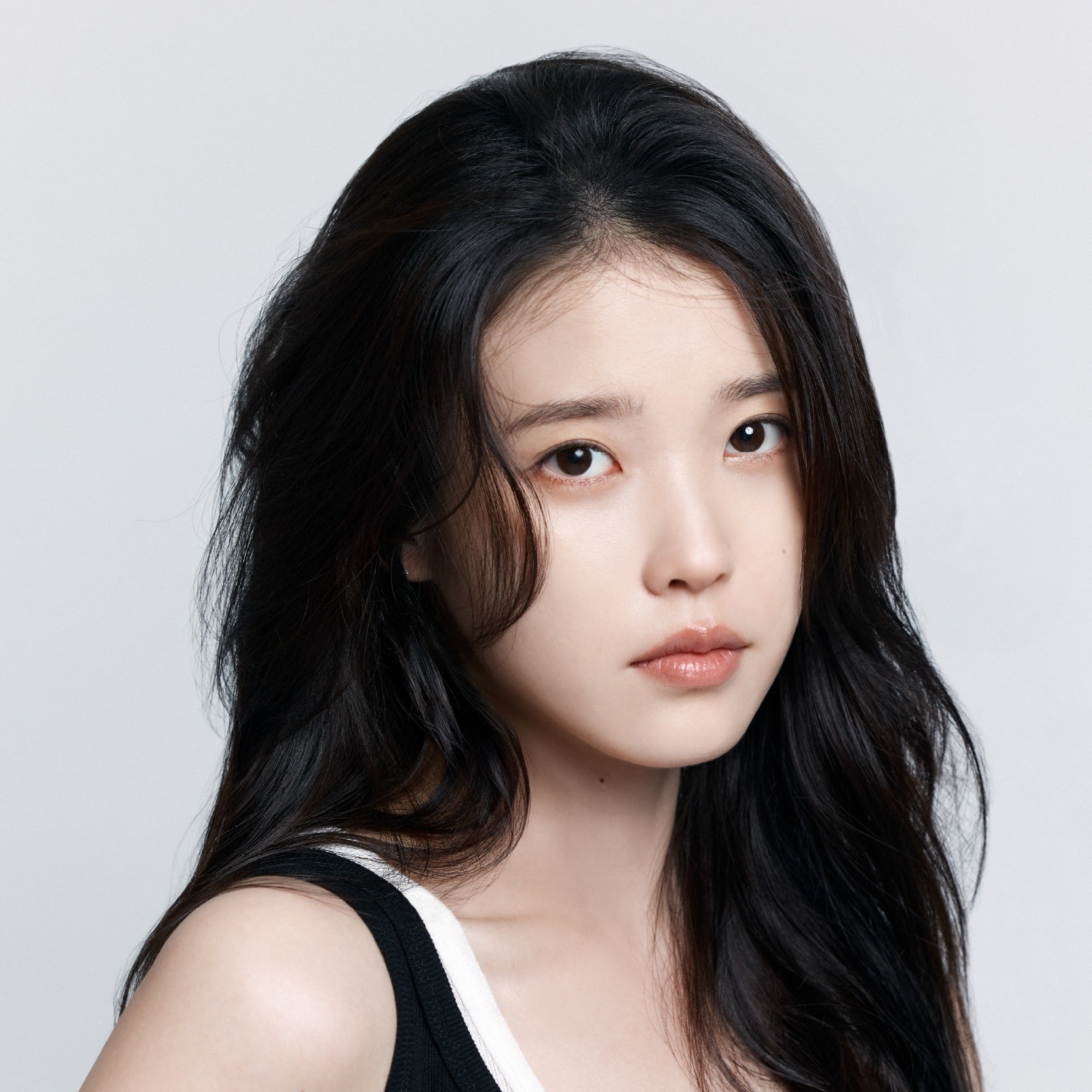 [잡담] 아이유 새 공식 프로필 사진 | 인스티즈
