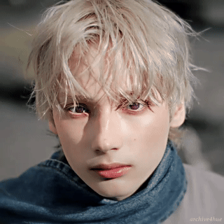 [잡담] ㄹㅇ 엄청 공들여서 만든 ai 캐릭터 같이 생김 | 인스티즈