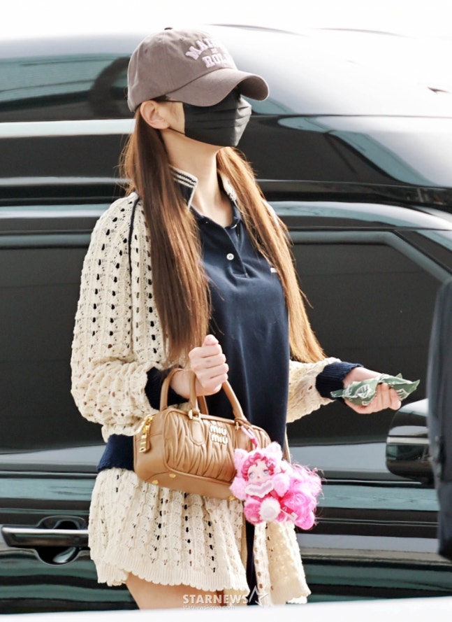 [잡담] 260403 장원영 말레이시아 출국 기사사진 | 인스티즈