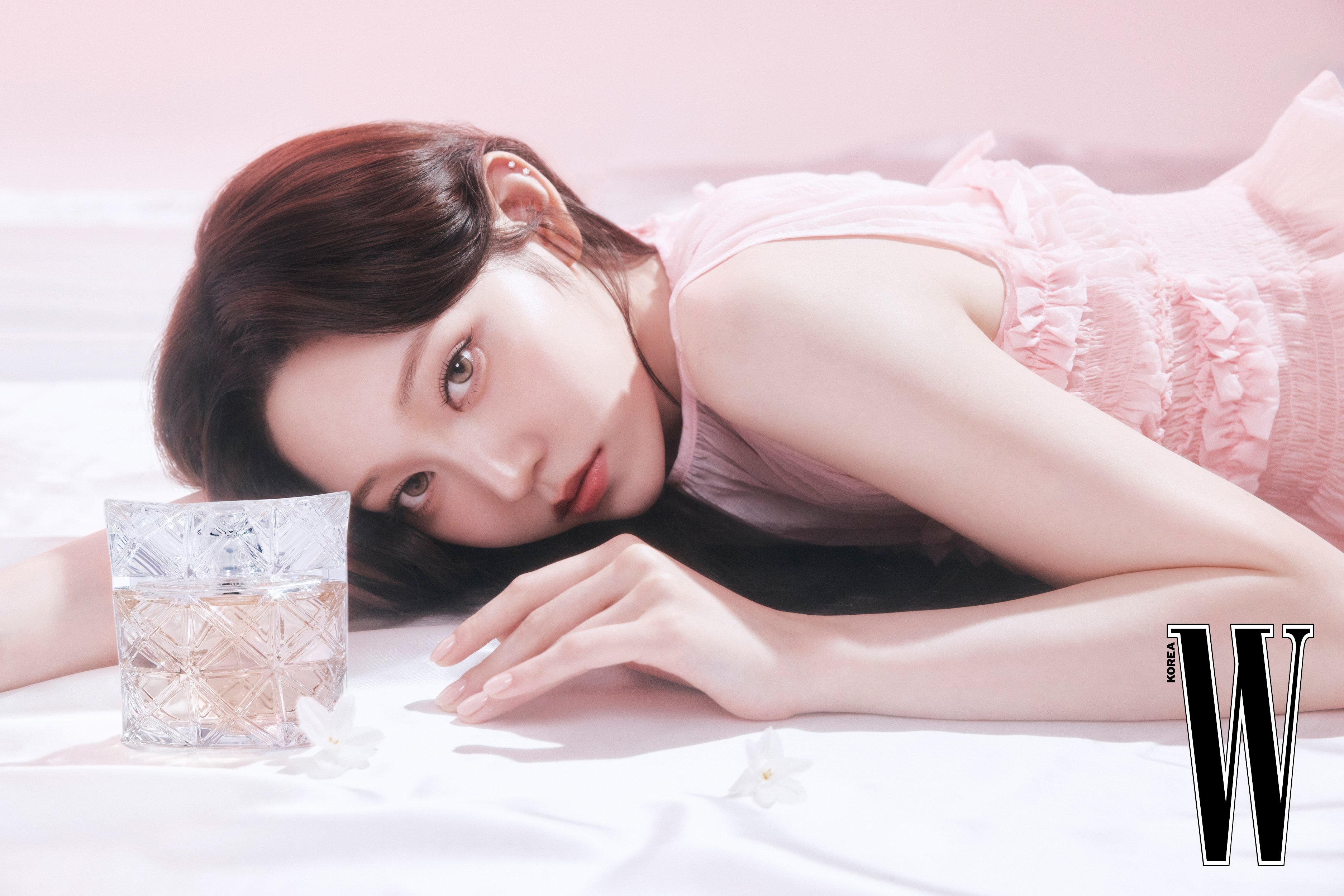 [잡담] 영서 향수화보 예쁘다 | 인스티즈