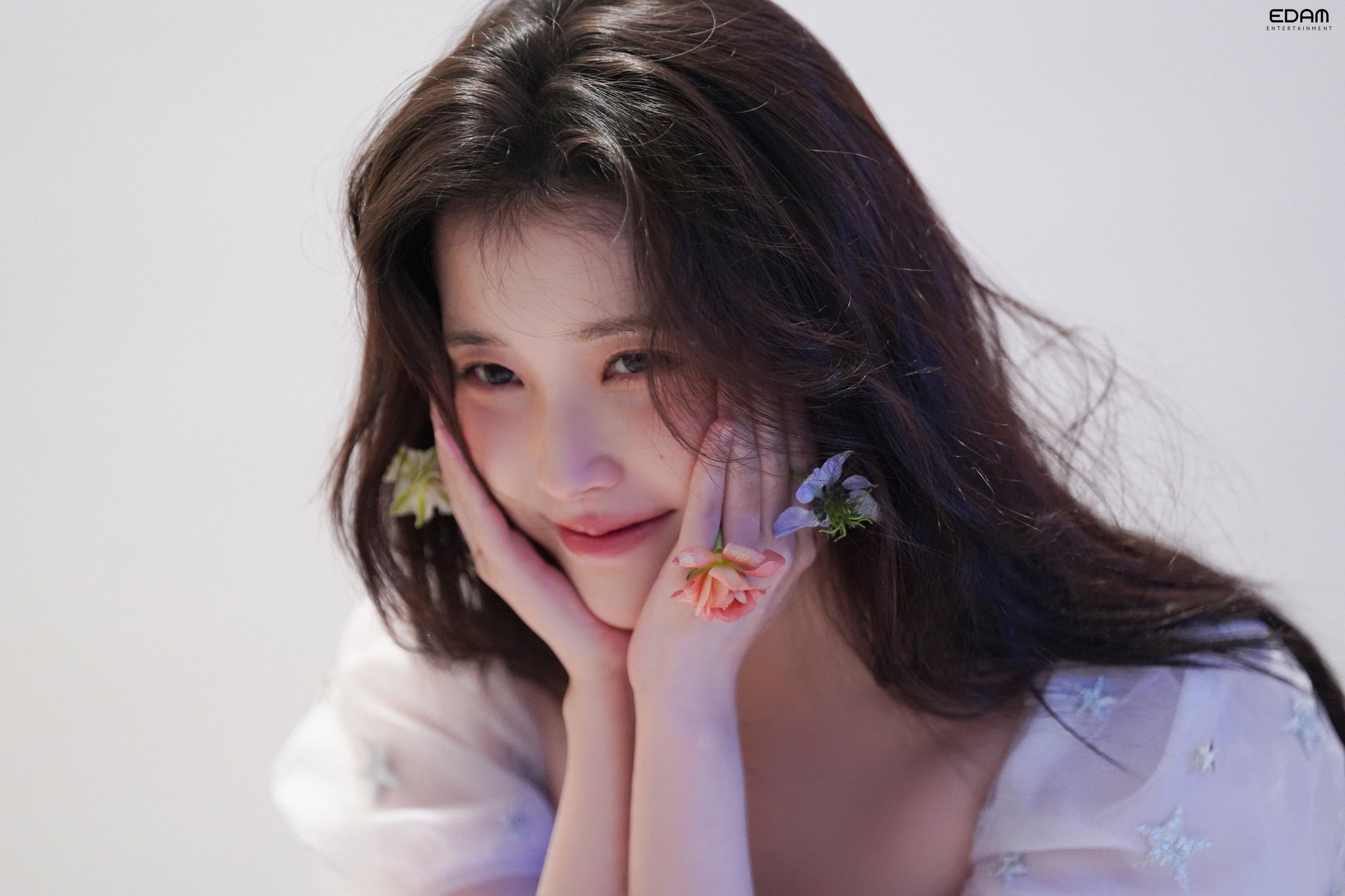 [잡담] 아이유 엘르 비하인드 화보 촬영 현장 고화질 사진들 | 인스티즈