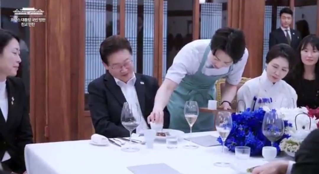 [잡담] 청와대 유튜브 챕터에 느좋 손종원 있는게 개 귀엽넼ㅋ | 인스티즈