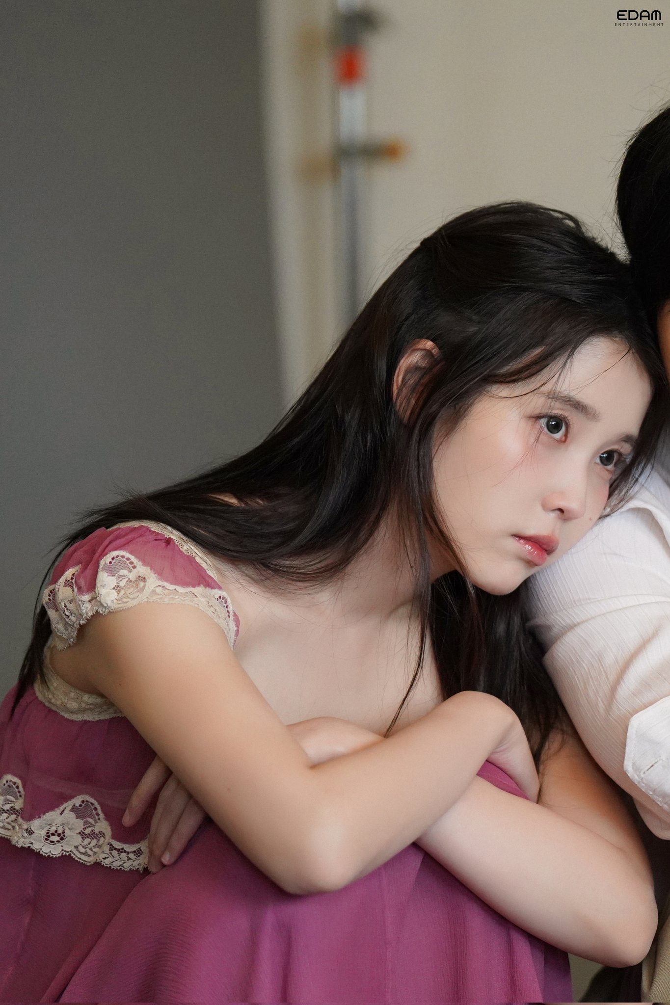 [잡담] 아이유 엘르 비하인드 화보 촬영 현장 고화질 사진들 | 인스티즈
