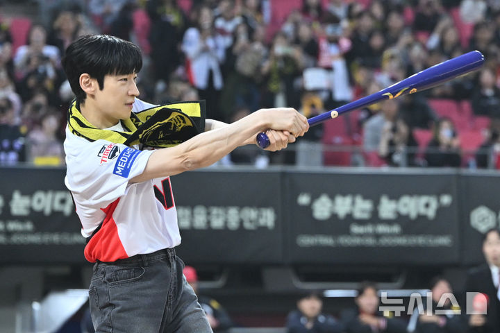 [잡담] 이제훈) 260403 이제훈 KIA타이거즈 시타 기사사진 | 인스티즈