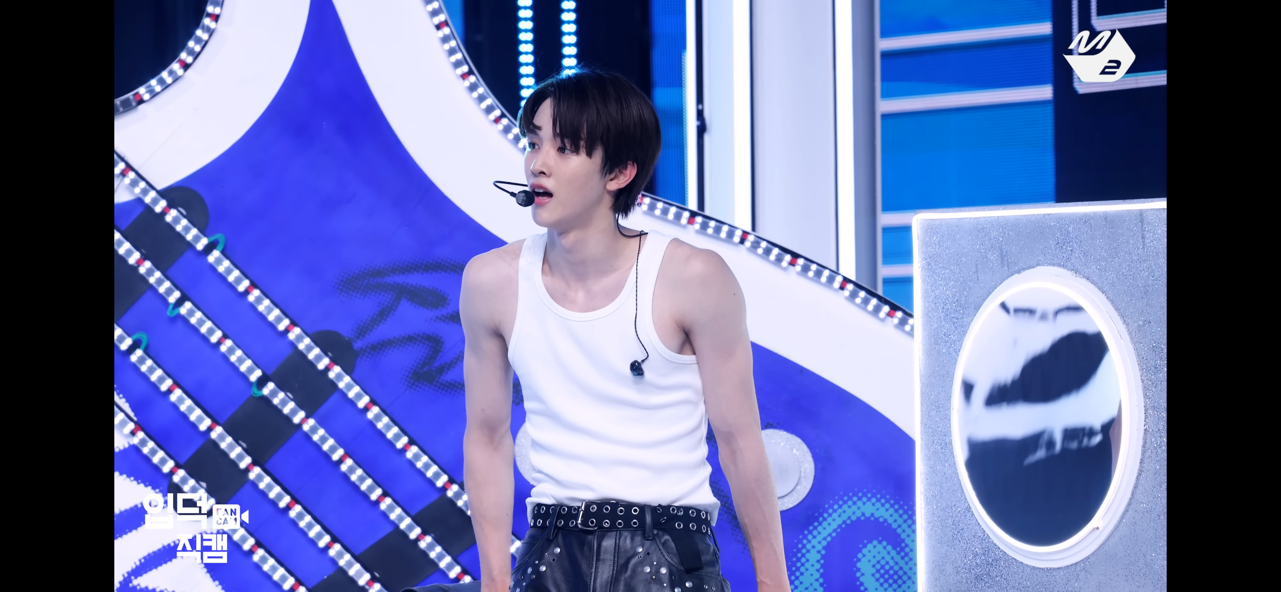 [잡담] 성찬씨. 왜 나시만 입고 쉬시는 거예요 | 인스티즈