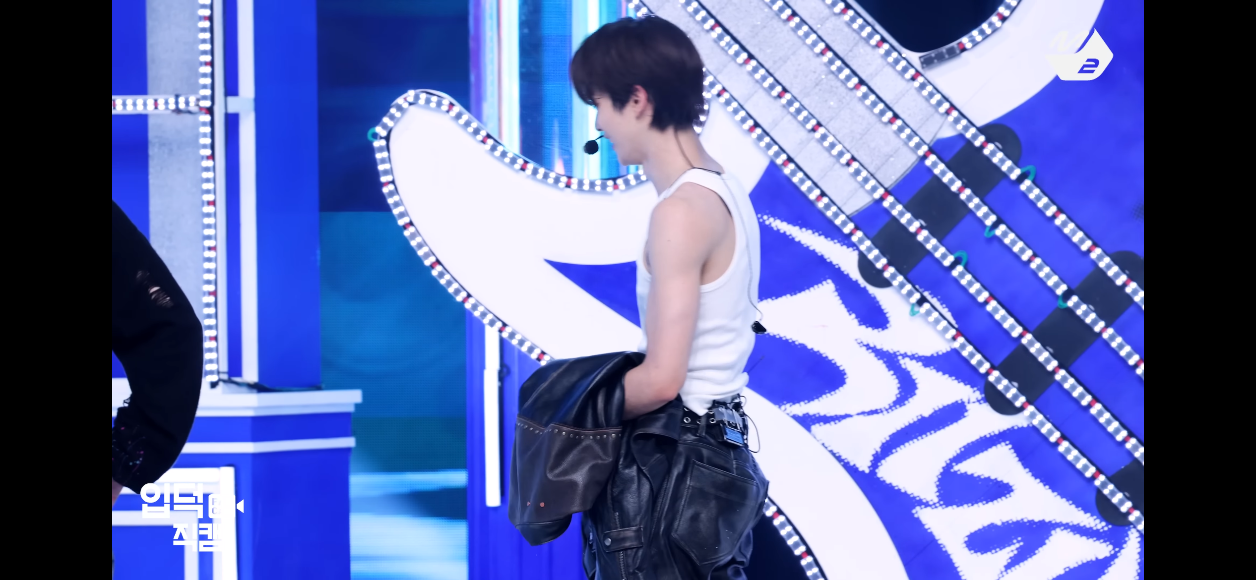 [잡담] 성찬씨. 왜 나시만 입고 쉬시는 거예요 | 인스티즈