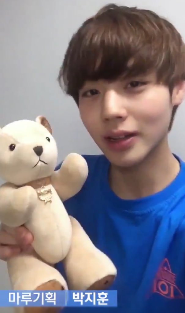 [잡담] 박지훈 진짜 변함없이 인형 엄청 좋아하는거 좋다ㅋㅋㅋ | 인스티즈