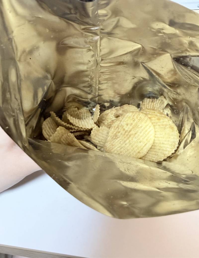 [잡담] 과자 뜯엇는데 양 진심 개충격 | 인스티즈