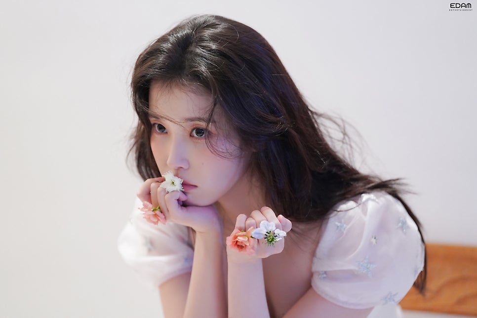 [잡담] 아이유라는 여자 왜 내 여자가 아니지? | 인스티즈