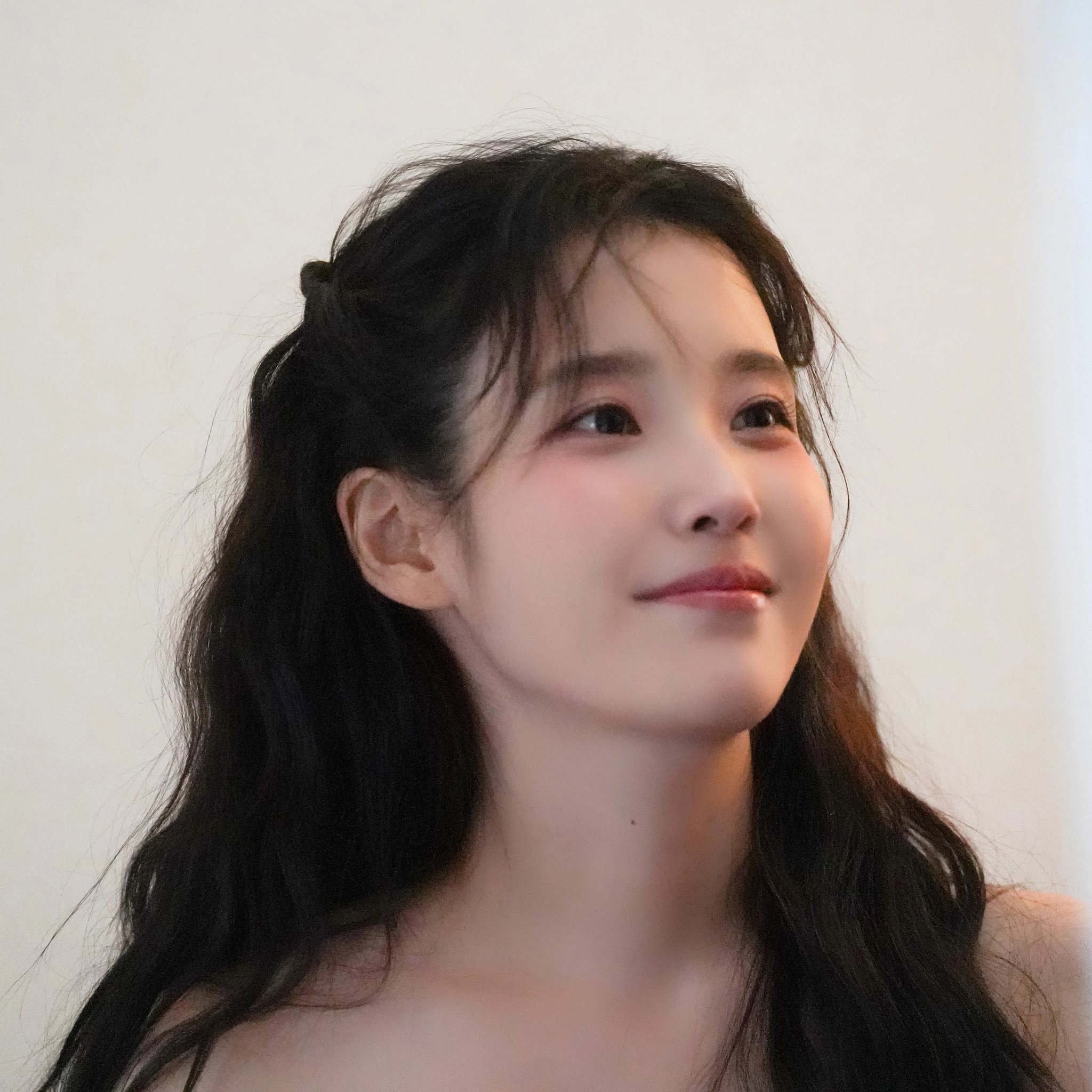 [잡담] 대군부인) 아이유 앞에앉은 변우석쳐다보는거겠지?? | 인스티즈