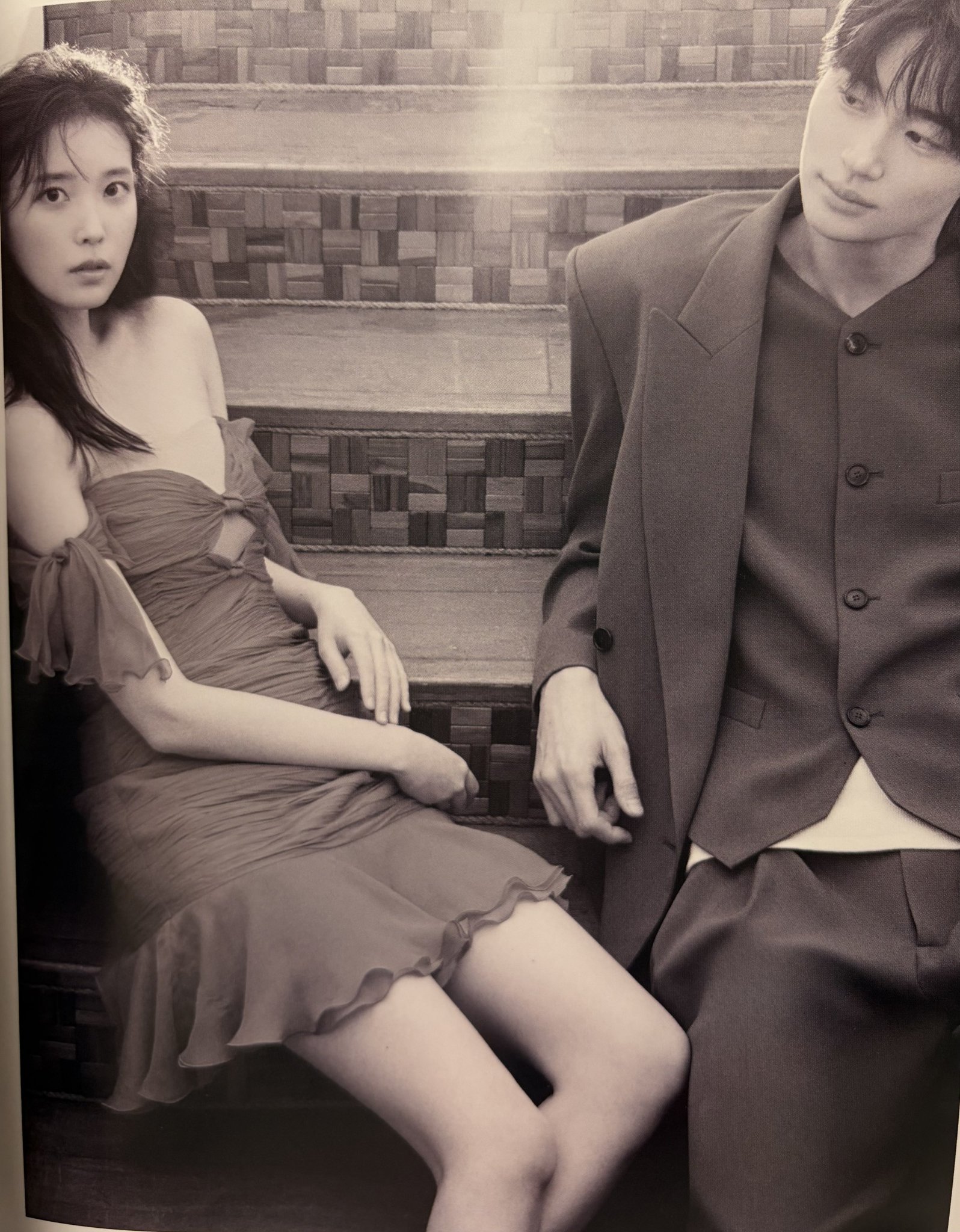 [잡담] 대군부인) 아이유 앞에앉은 변우석쳐다보는거겠지?? | 인스티즈