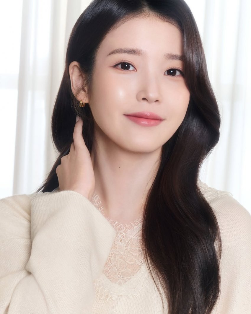 [잡담] 아이유) 얼굴로 팬들 기살려주는 어제자 아이유 떡밥들 | 인스티즈