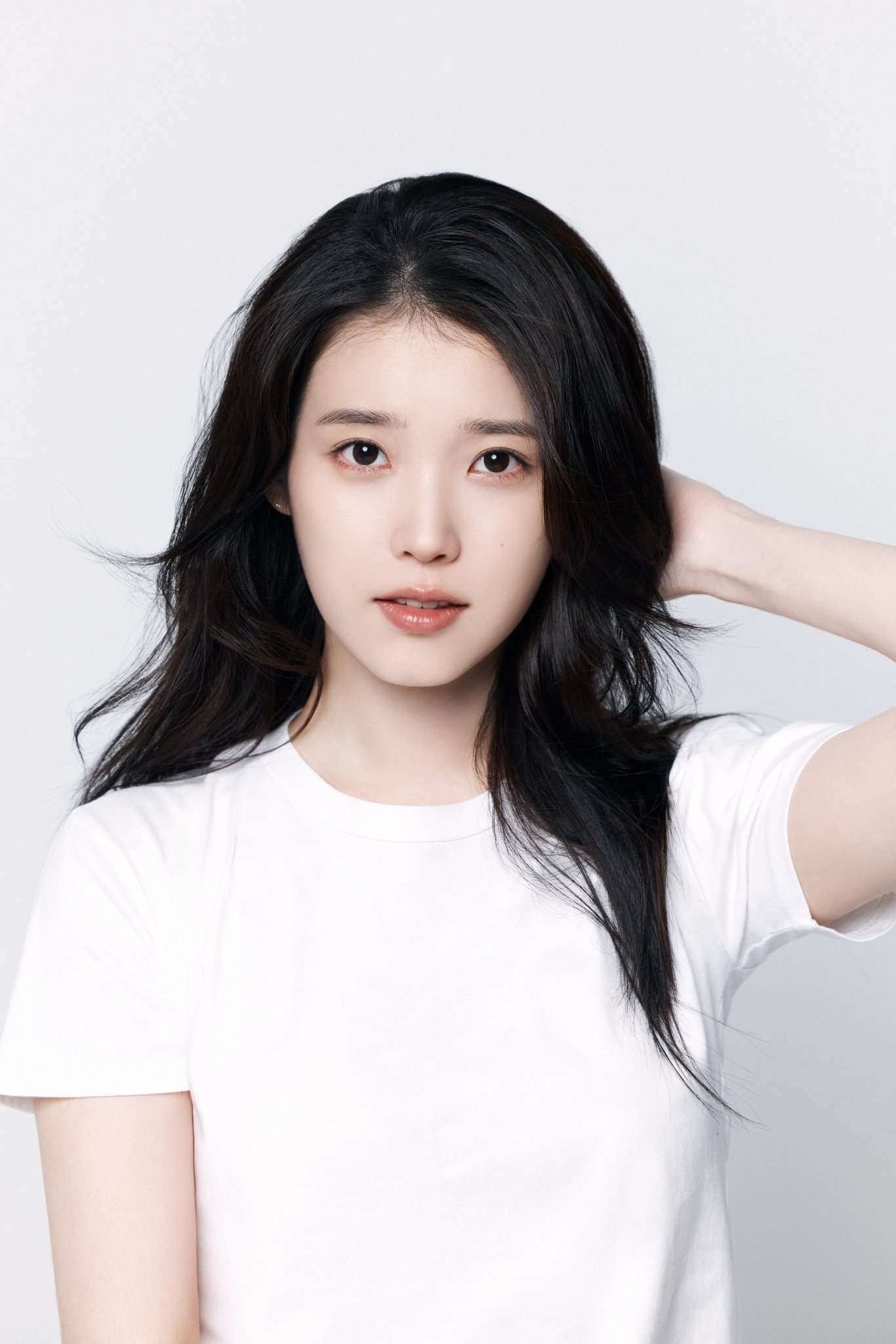 [잡담] 아이유) 얼굴로 팬들 기살려주는 어제자 아이유 떡밥들 | 인스티즈