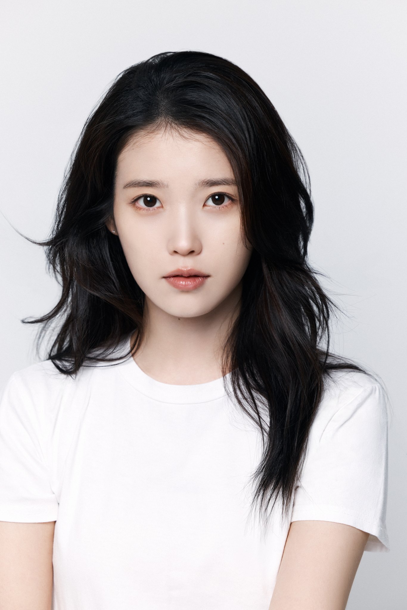 [잡담] 아이유) 얼굴로 팬들 기살려주는 어제자 아이유 떡밥들 | 인스티즈