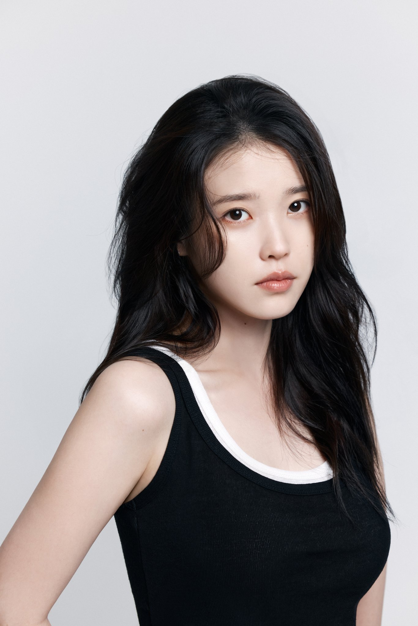 [잡담] 아이유) 얼굴로 팬들 기살려주는 어제자 아이유 떡밥들 | 인스티즈