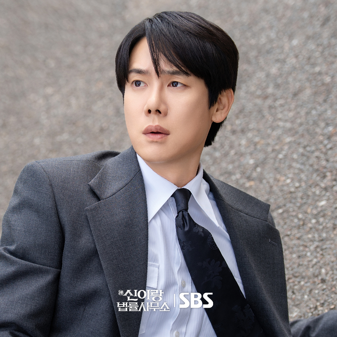 [잡담] 신이랑) 바닥에 넘어진 이랑?😟선글라스 낀 나현?😎그리고.. 심각한 표정의 도경?🤔 | 인스티즈