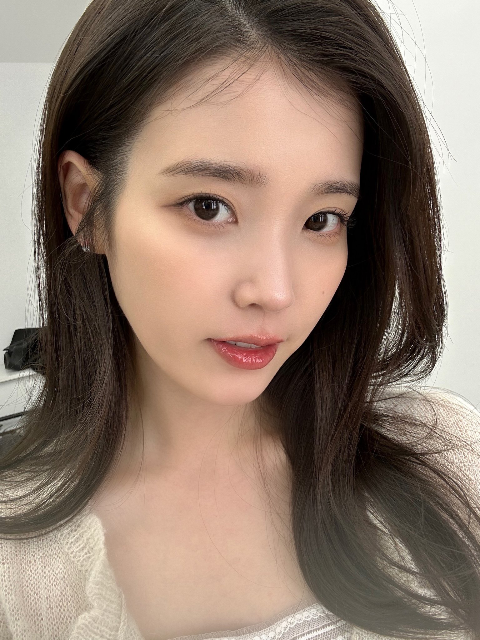 [잡담] 아이유 핑계고 비하인드 사진 너무 예뽀니잖아 | 인스티즈