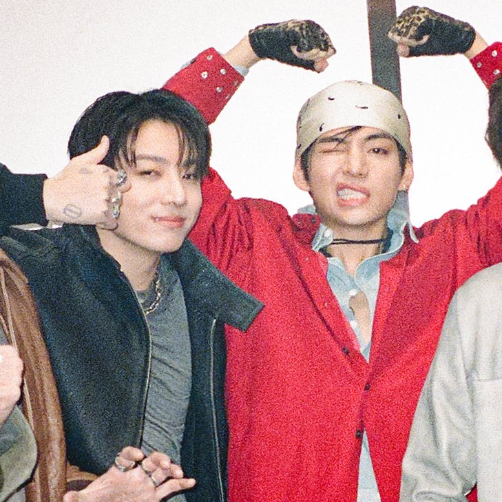 [잡담] 이짤 뷔 정국 클럽짤 시즌 2같음 | 인스티즈