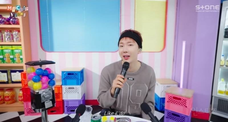 웃음벨 제대로인 ASMR하면서 노래부르는 가수.jpg | 인스티즈