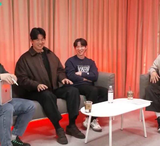 [잡담] 타싸에서 건진 짤인데 조형우선수랑 박성한선수 덩치차이 무슨일임? | 인스티즈