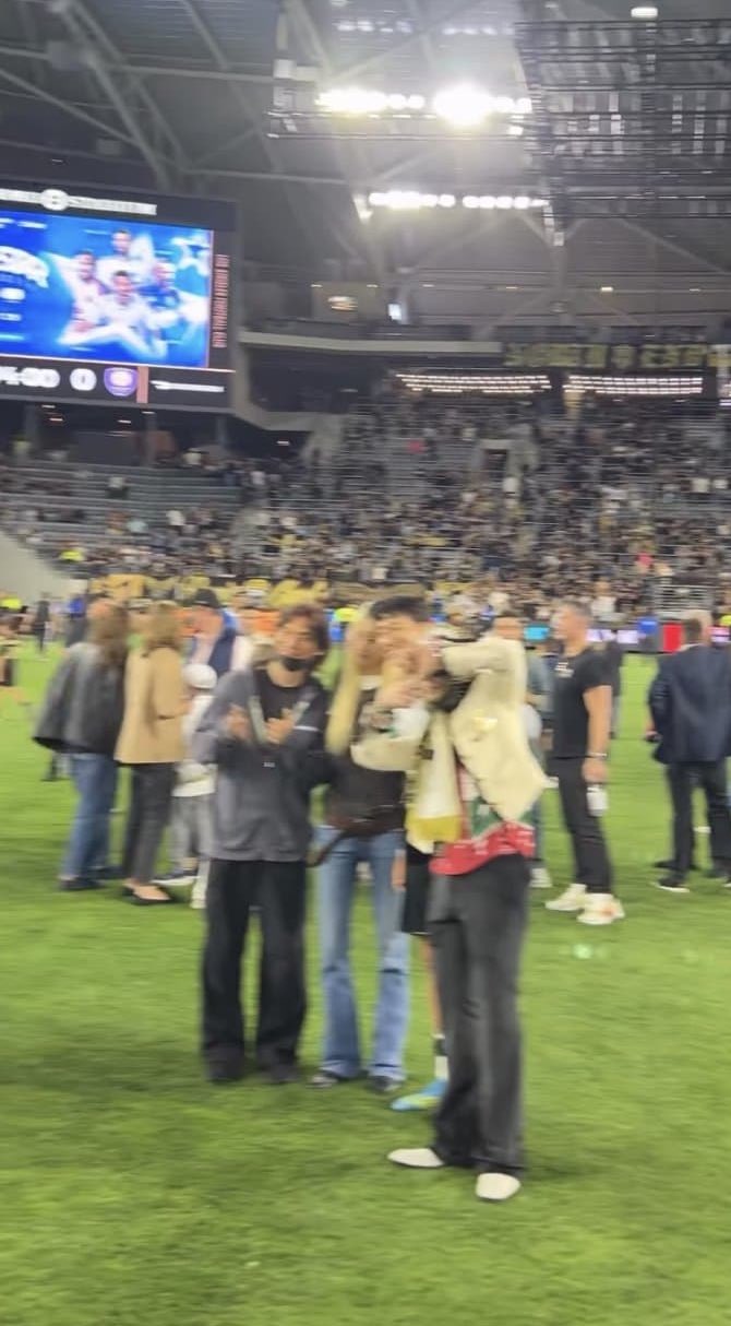 [잡담] 지디 대성 손흥민이랑 사진 찍었네 (저화질주의) | 인스티즈