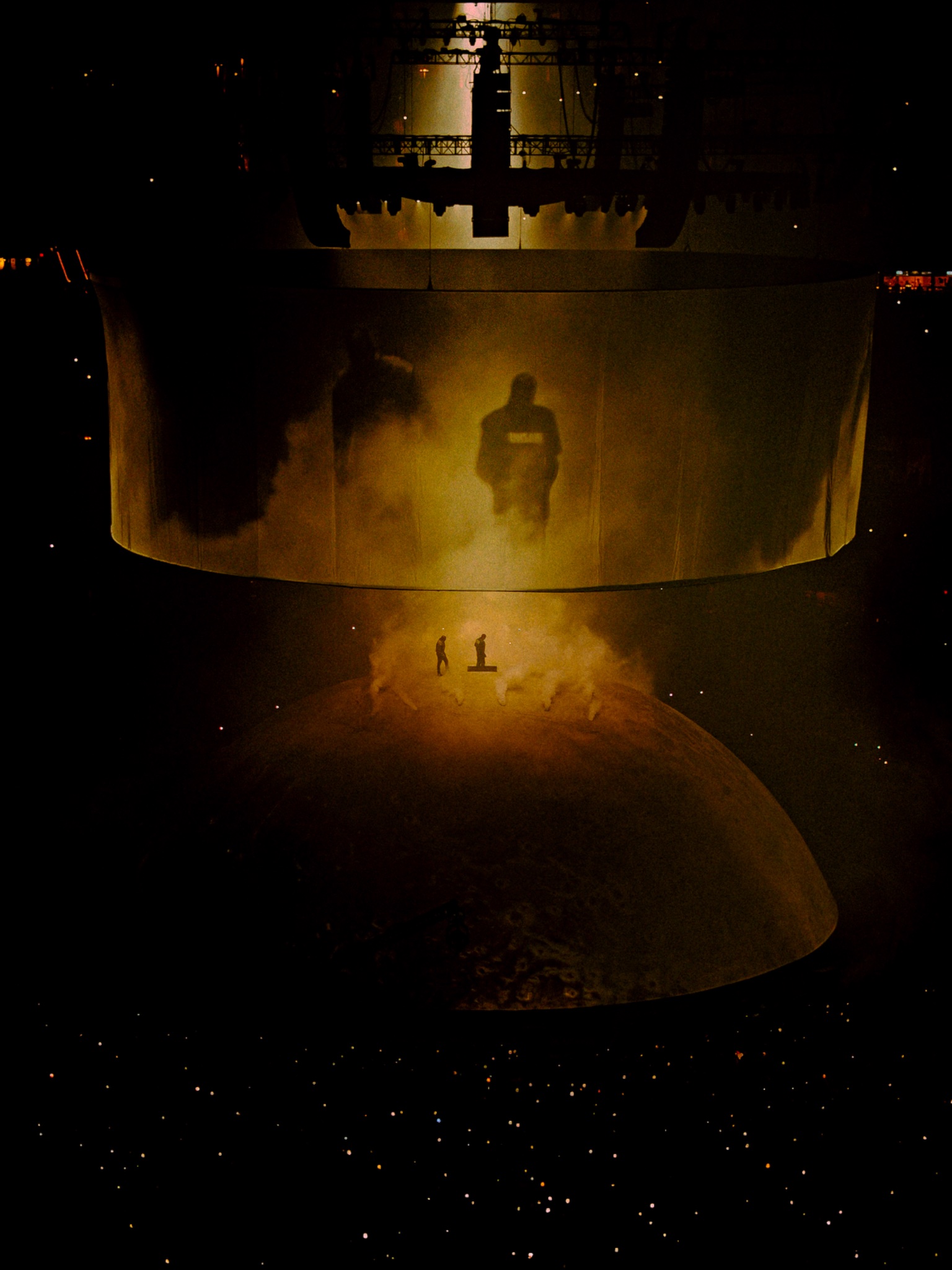 [정보/소식] 해외에서 지금 엄청 화제되고 있는 칸예 콘서트 무대디자인 | 인스티즈