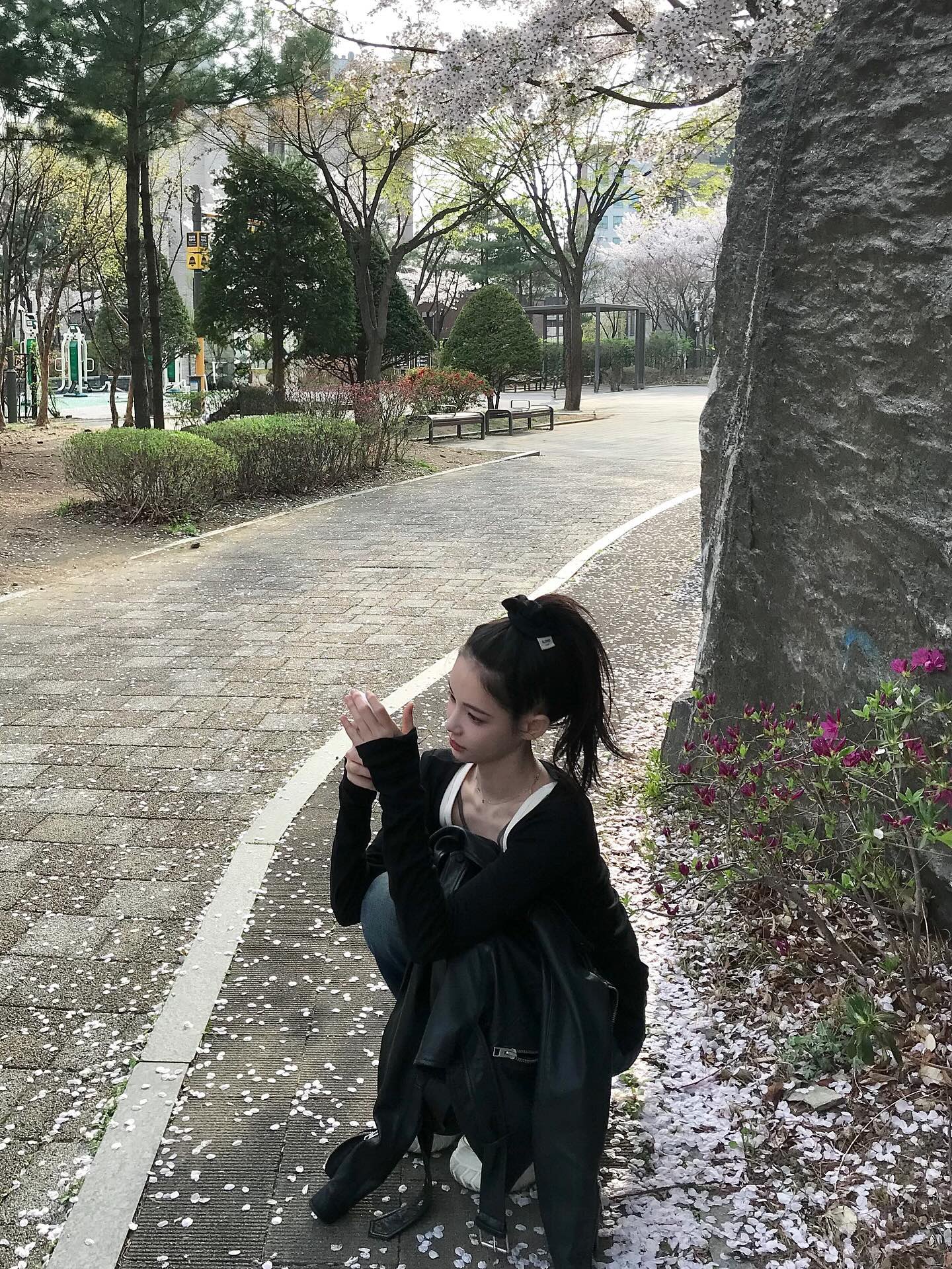 [잡담] 최희진 홍수주 벚꽃 데이트 마음 좋다… | 인스티즈