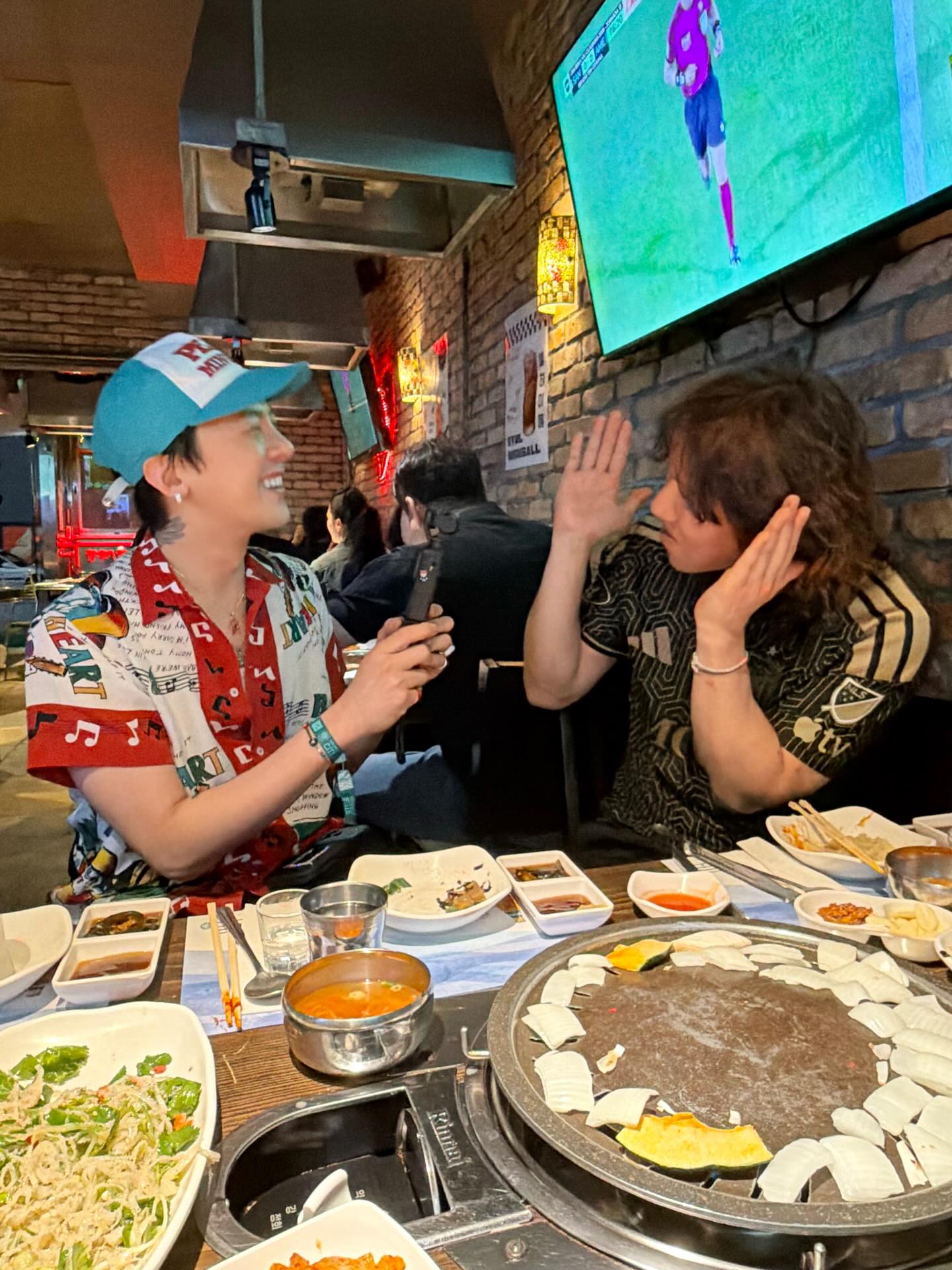 [잡담] 지디 대성도 해외에선 나랑 다를바가 없구나,, | 인스티즈
