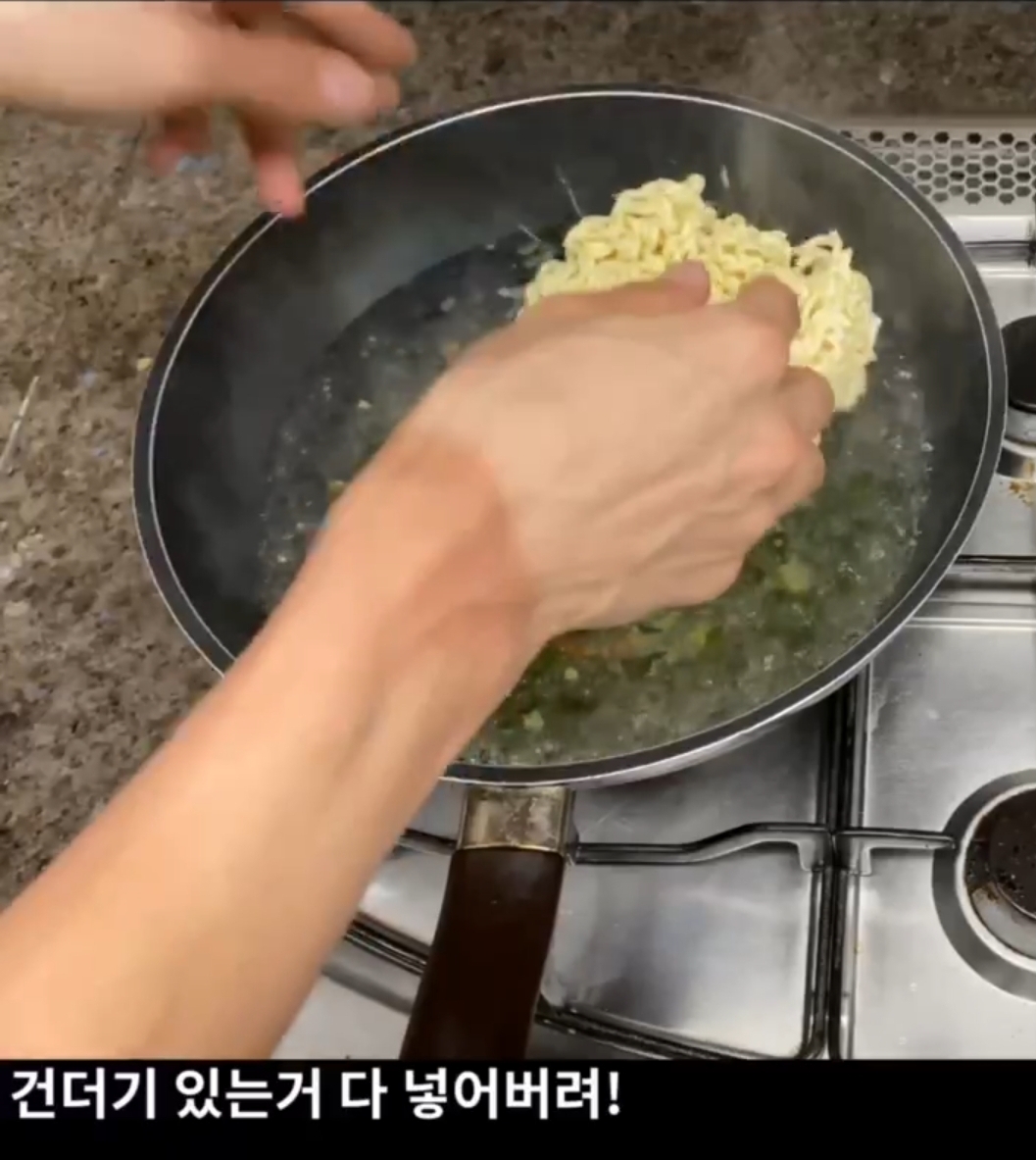 [잡담] 드림숙소플타서 오랜만에 옛날 버블보는데 제노 손 아직도 웃김 | 인스티즈