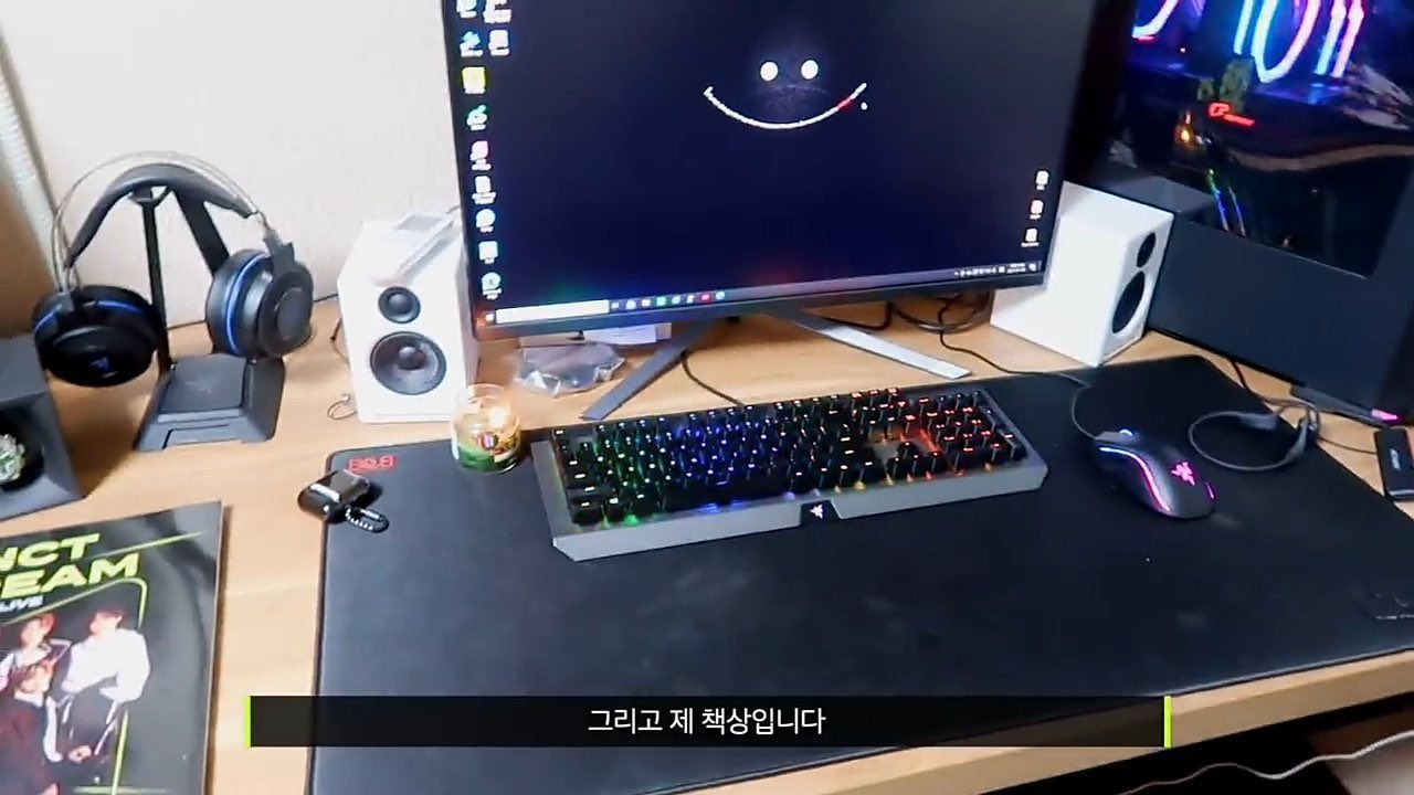 [잡담] 제노 숙소 컴퓨터 배경화면 아는 사람?? 진짜 개웃겻는데 | 인스티즈