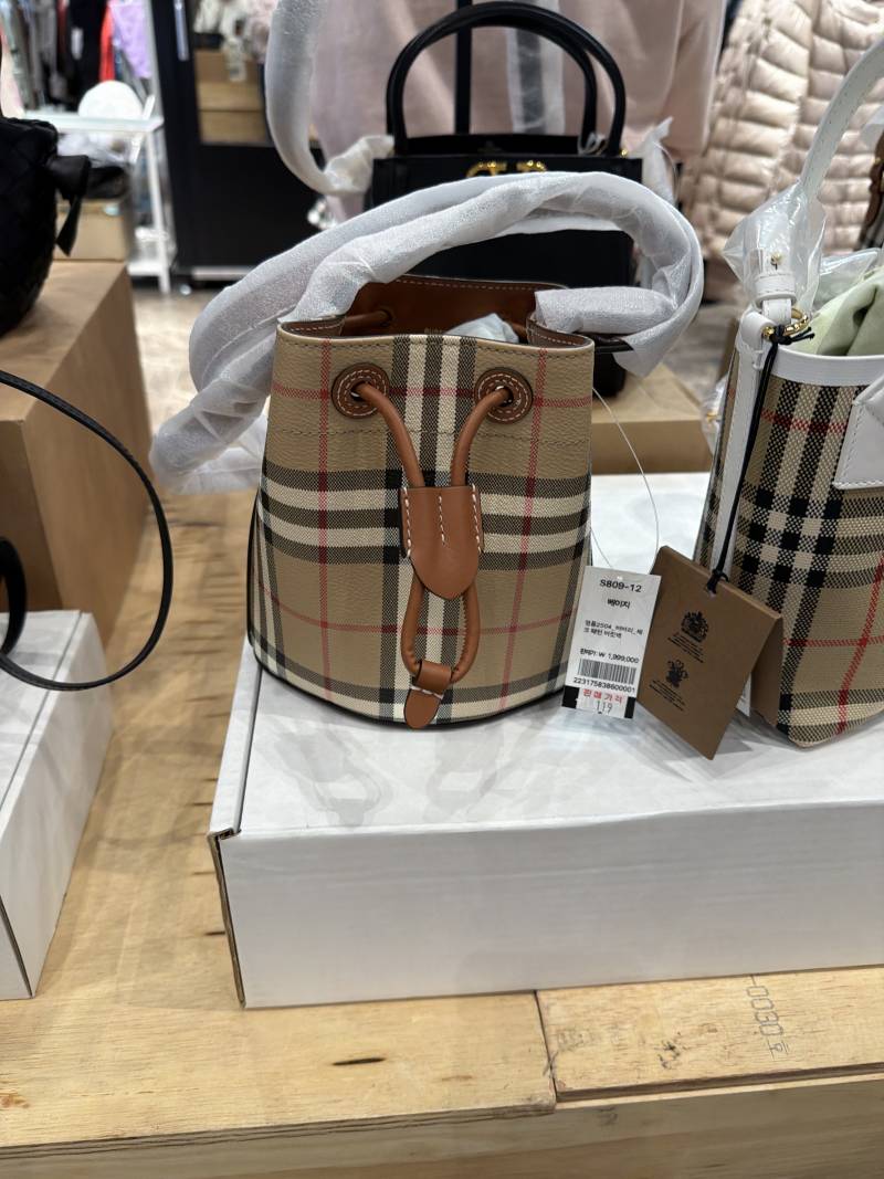 [잡담] 버버리 가방 살까 말까 제발 알려줘ㅠㅠ | 인스티즈