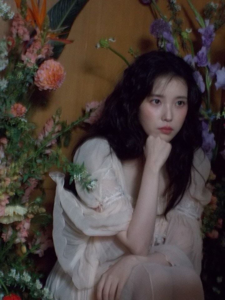 [잡담] 아이유) 인스타 진짜 레전드짤 이거 두개라 생각함 | 인스티즈