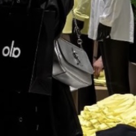 [잡담] 이 백 생로랑같은데 실버가 없어서 ㅠㅠ 정확히 어디걸까 | 인스티즈