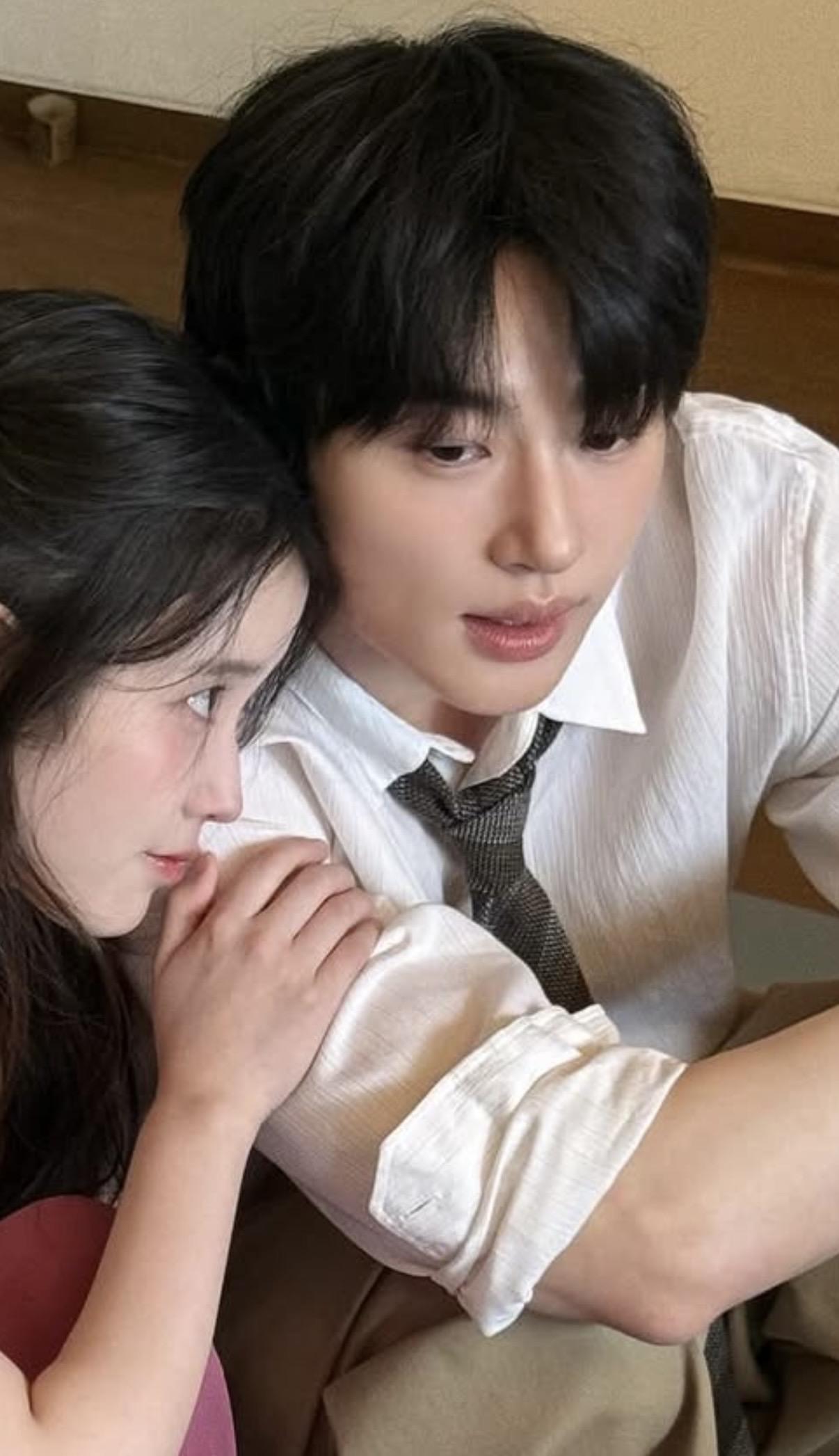 [잡담] 변우석) 변우석 이런 표정 잘하더라.. 진짜 유죄야.. | 인스티즈