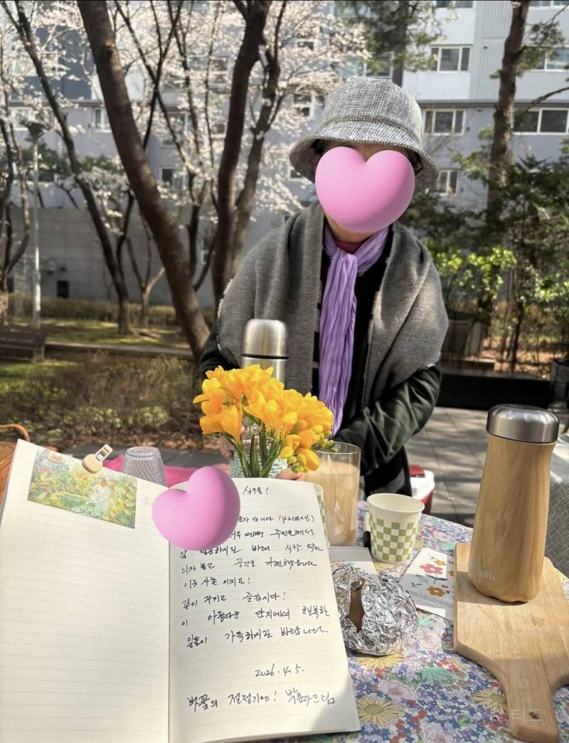 아파트 단지에 주민이 꾸민 벚꽃 쉼터🌸🌸.jpg | 인스티즈