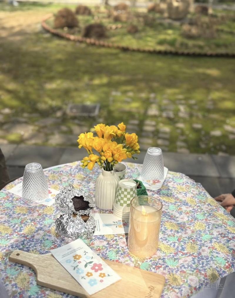 아파트 단지에 주민이 꾸민 벚꽃 쉼터🌸🌸.jpg | 인스티즈