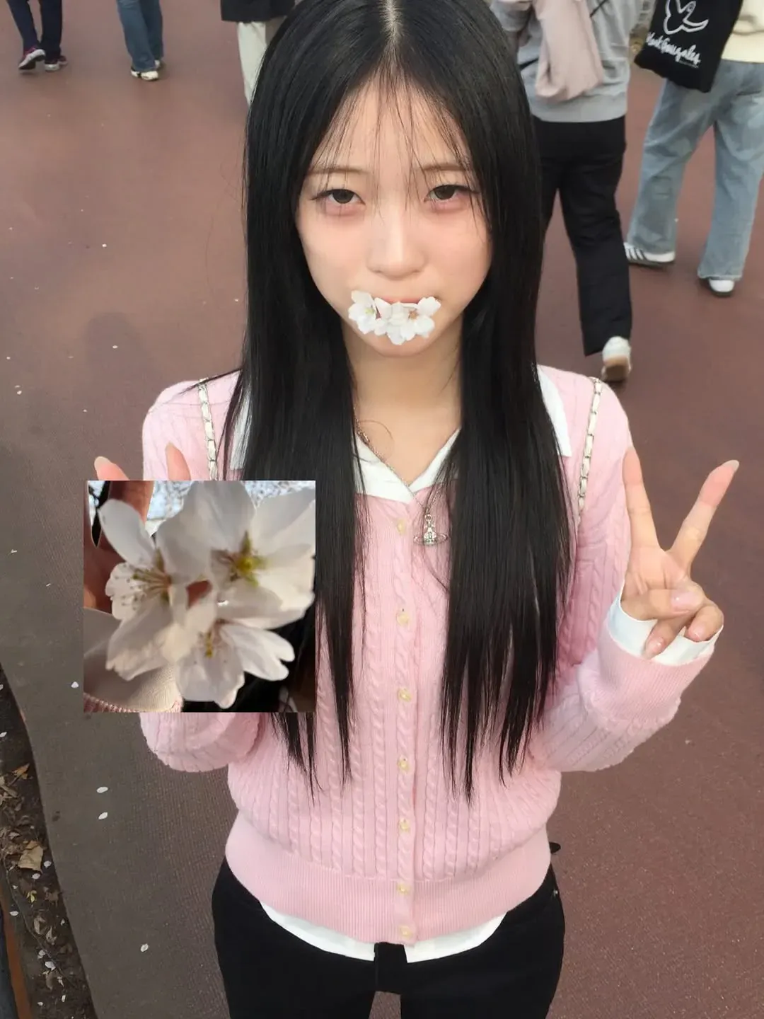 벚꽃구경 나온 최가온선수 | 인스티즈