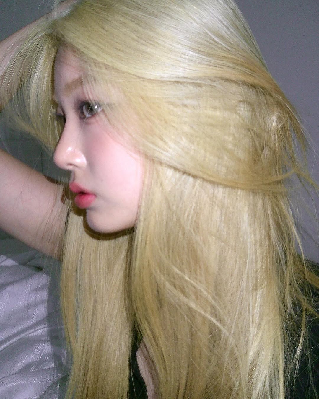 [잡담] 캣츠아이 윤채 이번에 금발로 염색한거 보고가라 | 인스티즈