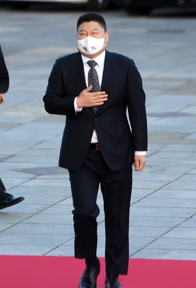 [잡담] 강호동은 덩치가 큰데 뚱뚱한 느낌은 아닌듯 | 인스티즈