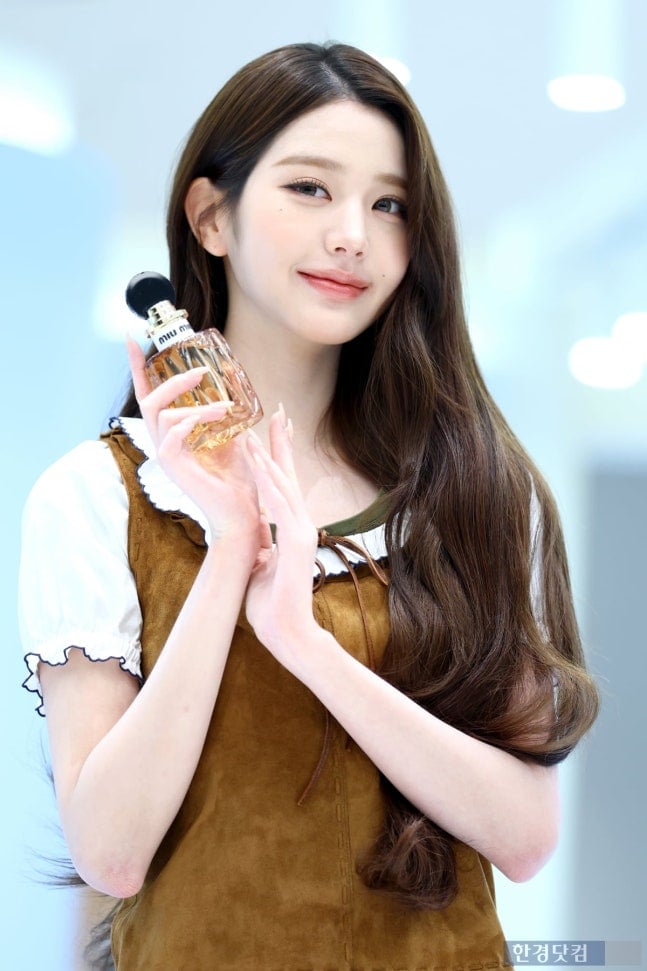 [잡담] 260406 장원영 미우미우 뷰티 포토콜 기사사진 | 인스티즈