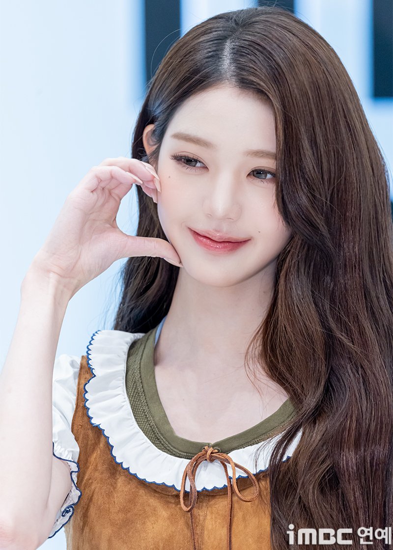 [잡담] 260406 장원영 미우미우 뷰티 포토콜 기사사진 | 인스티즈
