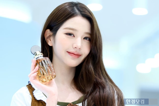 [잡담] 260406 장원영 미우미우 뷰티 포토콜 기사사진 | 인스티즈