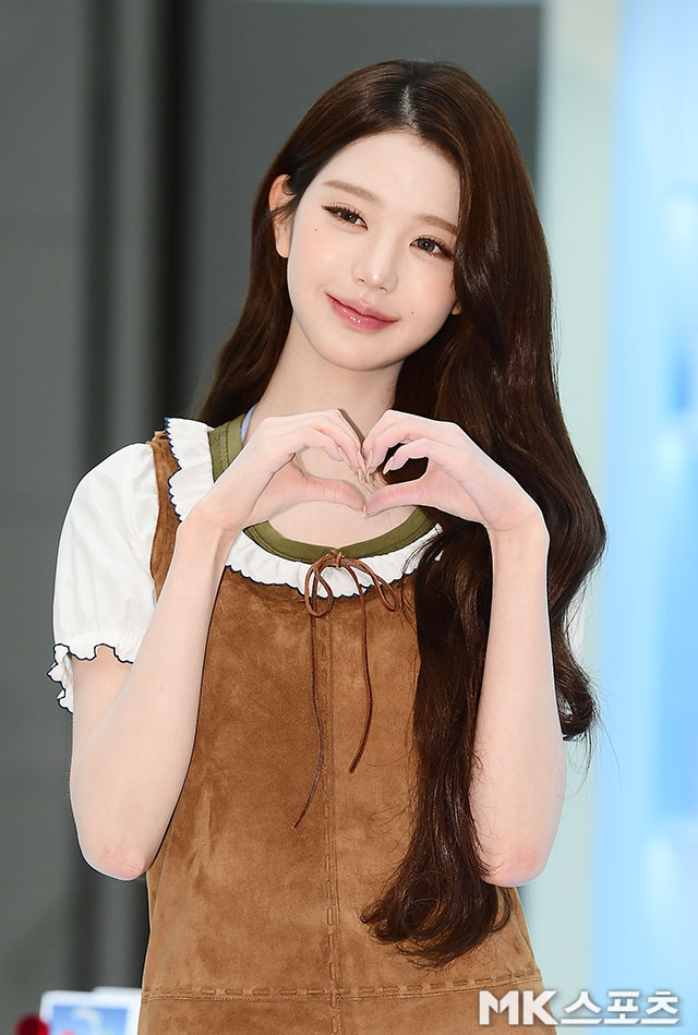 [잡담] 260406 장원영 미우미우 뷰티 포토콜 기사사진 | 인스티즈