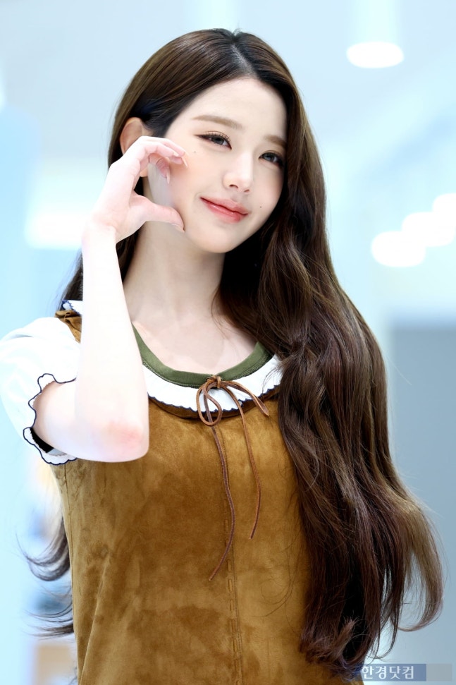 [잡담] 260406 장원영 미우미우 뷰티 포토콜 기사사진 | 인스티즈