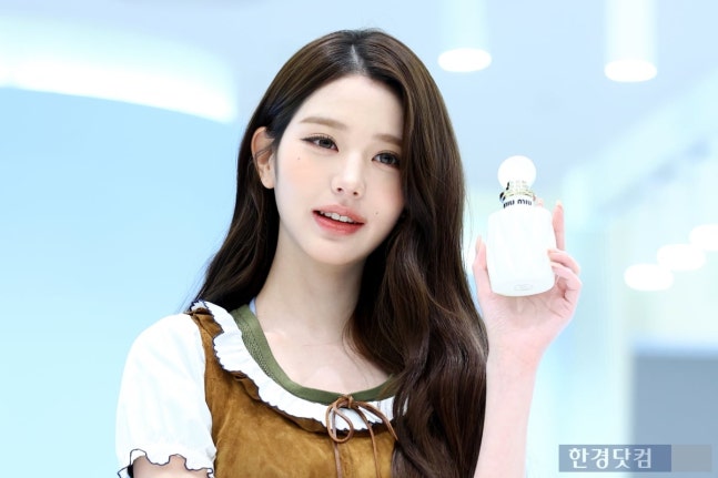 [잡담] 260406 장원영 미우미우 뷰티 포토콜 기사사진 | 인스티즈
