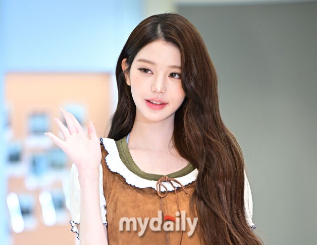 [잡담] 260406 장원영 미우미우 뷰티 포토콜 기사사진 | 인스티즈