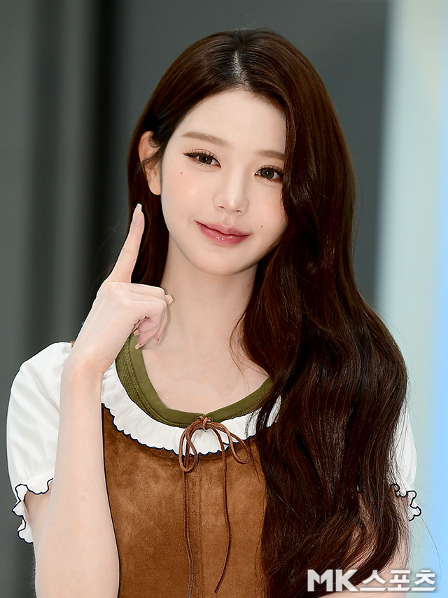 [잡담] 260406 장원영 미우미우 뷰티 포토콜 기사사진 | 인스티즈